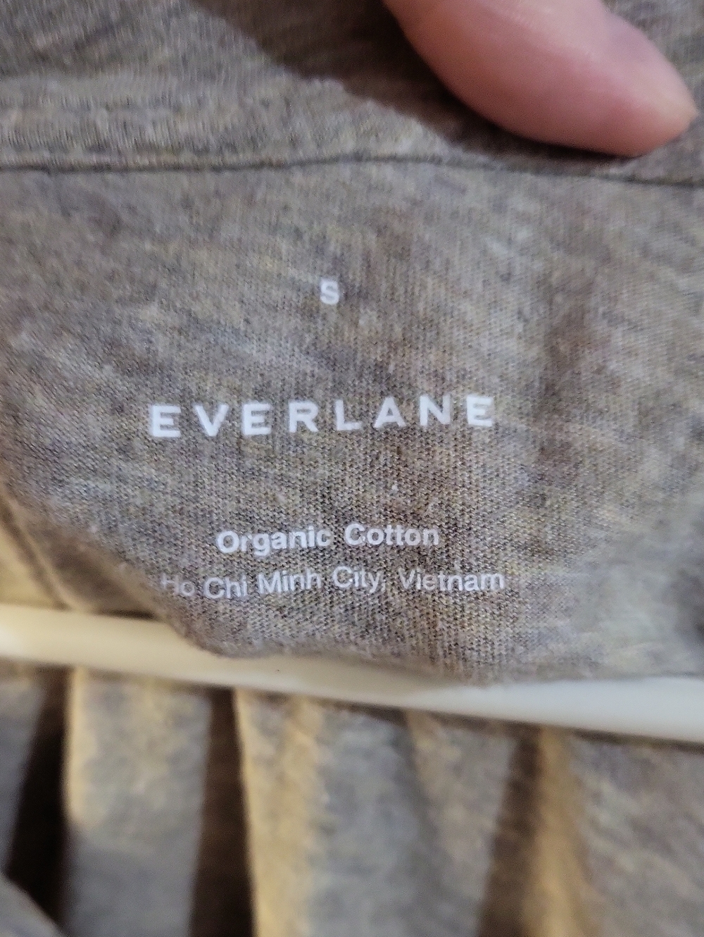 Everlane V-neck - Picture 2 of 4